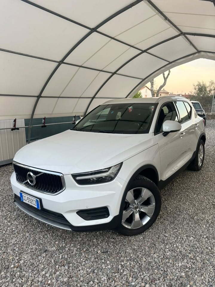 VOLVO XC40 T2 GEARTRONIC MOMENTUM PRO