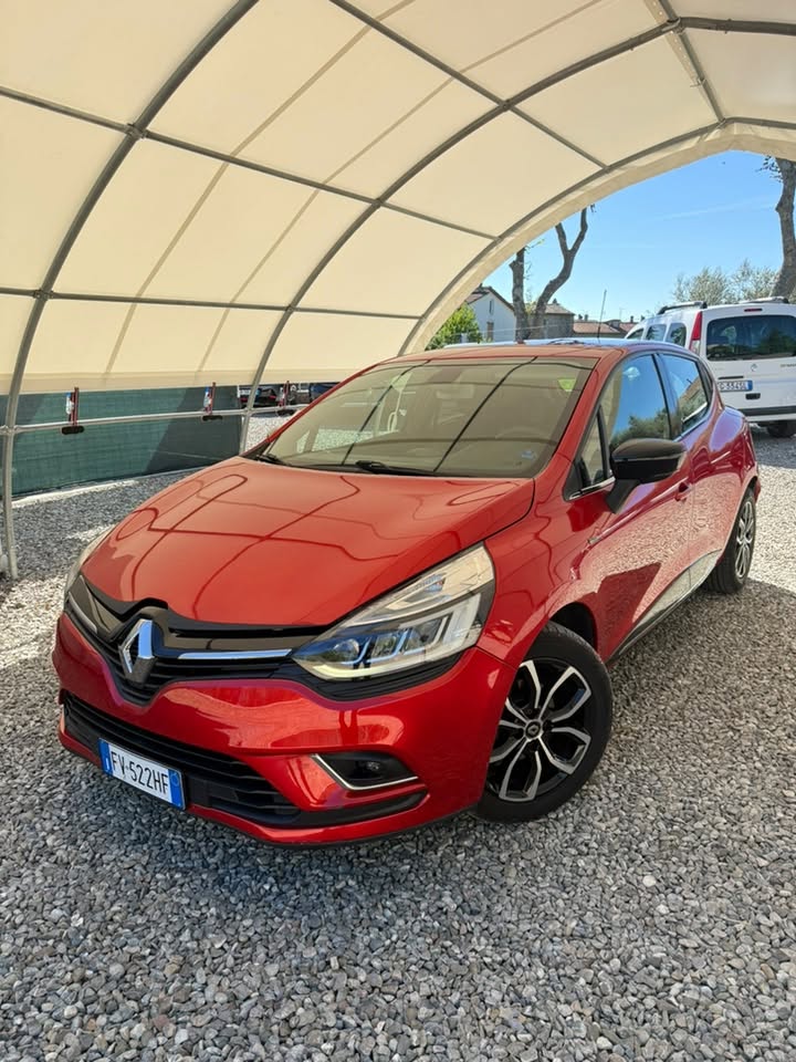 RENAULT CLIO IV TCe 12V MOSCHINO